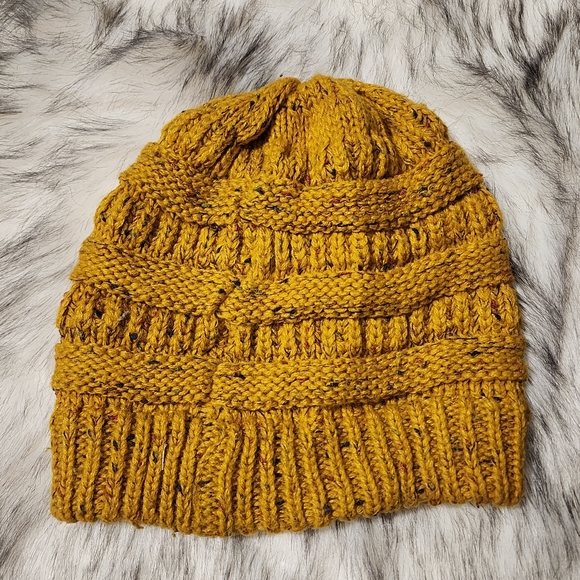 C.C Beanie Bundle - Picture 9 of 10